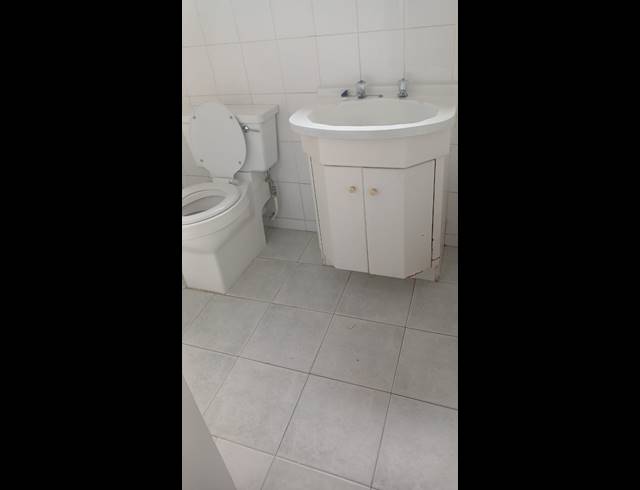 2 BEDROOM APARTMENT TO LET IN ESSENWOOD